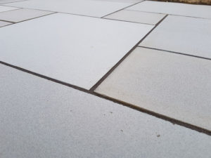 Sawn grey Indian sandstone natural stone modular paving random pattern 