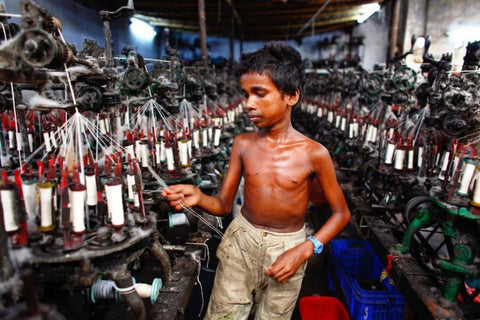 Kinderarbeit bei der Herstellung von Kleidung – Faire Handelsbedingungen – Gesundes T-Shirt