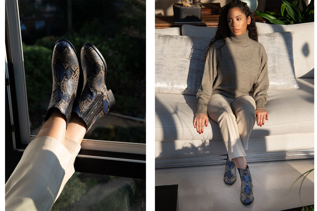 Look élégant et raffiné en pull en maille taupe et bottines Chelsea Vanessa Wu imprimé serpent gris, noir et bleu avec fermetures à élastiques