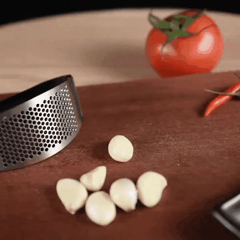 Garlic Mincer Tool - Red - Handheld Garlic Mincing Tool