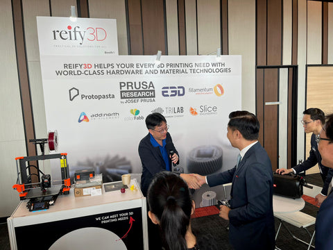 Greeting Mr Alvin Tan at the REIFY 3D booth