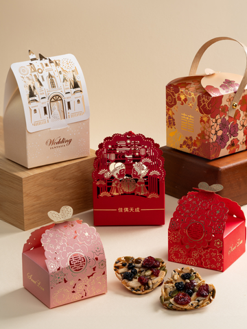 5 different designs of wedding favour boxes with 2 heart berries florentine