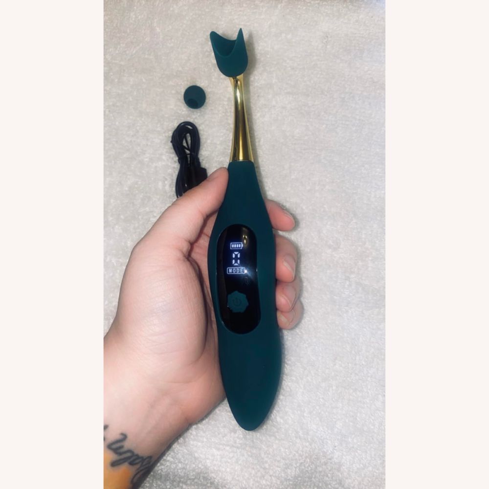 Sensual Clit Teaser Rechargeable Pinpoint Powerful Vibrator with LCD Screen Display