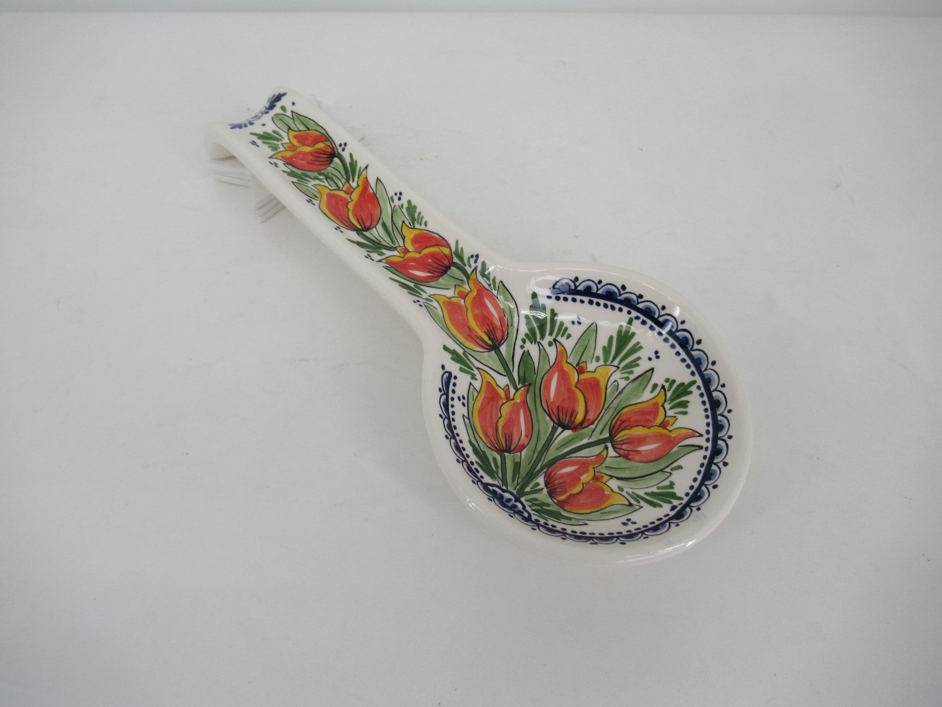 https://cdn.shopify.com/s/files/1/0557/0320/8100/collections/ceramic-spoonrest-redtulip-design.jpg?v=1692009366