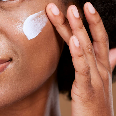 WHAT’S THE DIFFERENCE BETWEEN DRY AND DEHYDRATED SKIN?