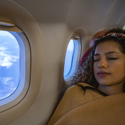 HOW TO KEEP YOUR SKIN GLOWING AFTER A LONG FLIGHT