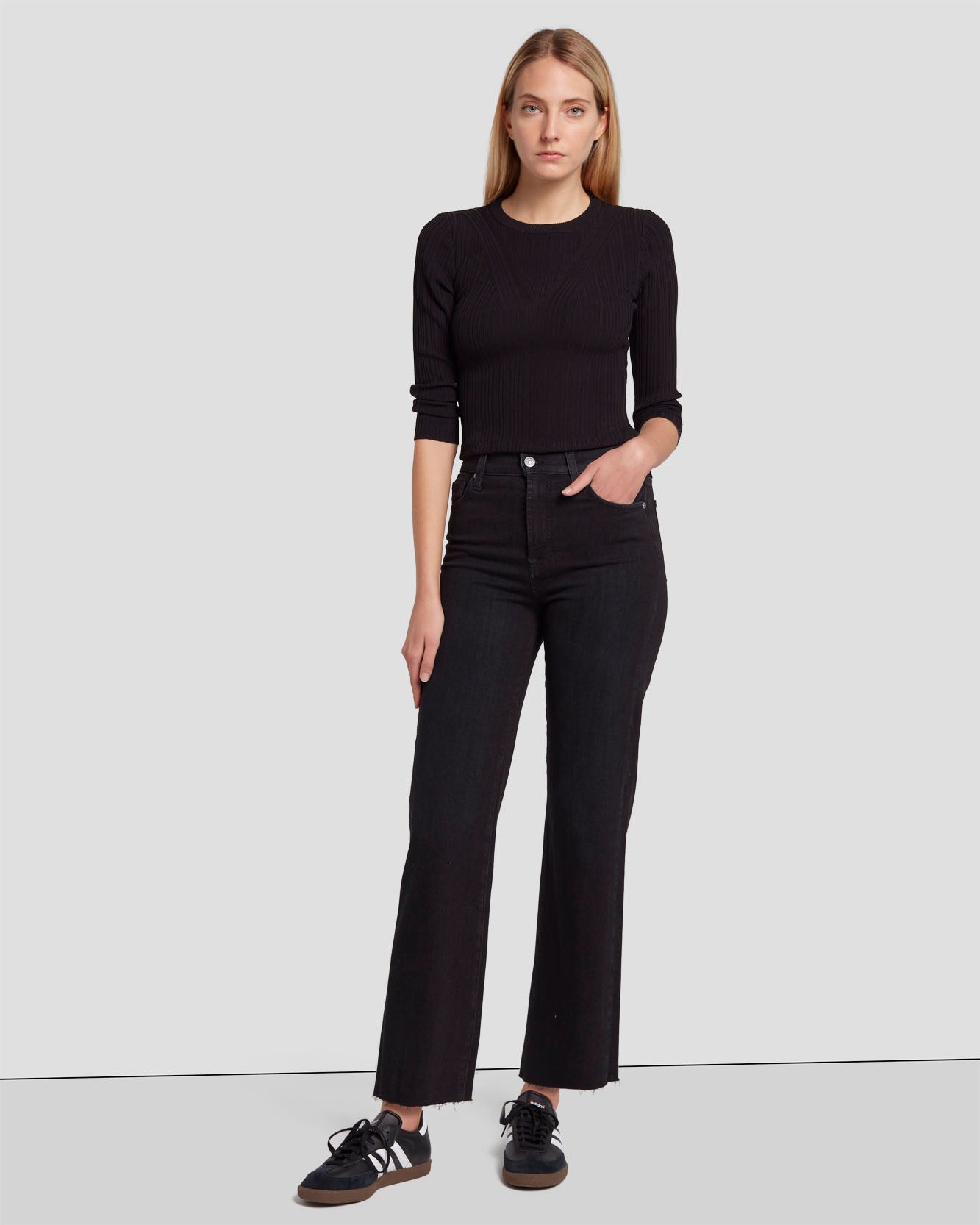 Cropped Alexa in Black Rose | 7 For All Mankind