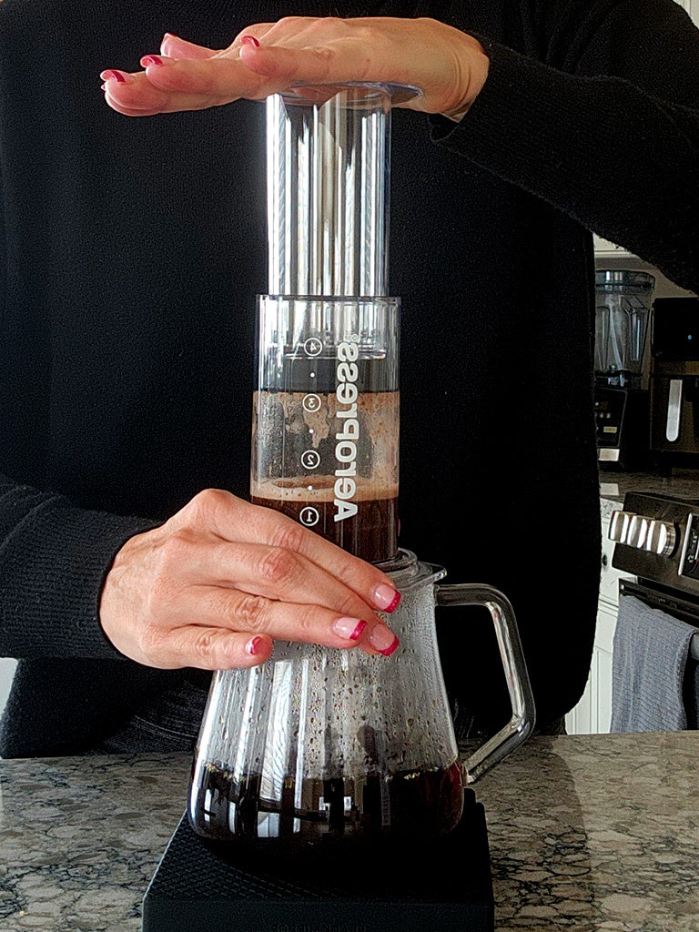 Roast28 | AeroPress brew method | apply pressure coffee brewing