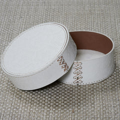 Box round flat ICON embossed leather - white