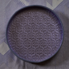 Tray Round ICON embossed leather - forget-me-not
