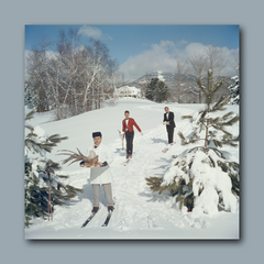 Wandbild Acrylglas Slim Aarons - Skiing Waiters
