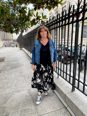large size black and white long skirt worn with a denim jacket and sneakers