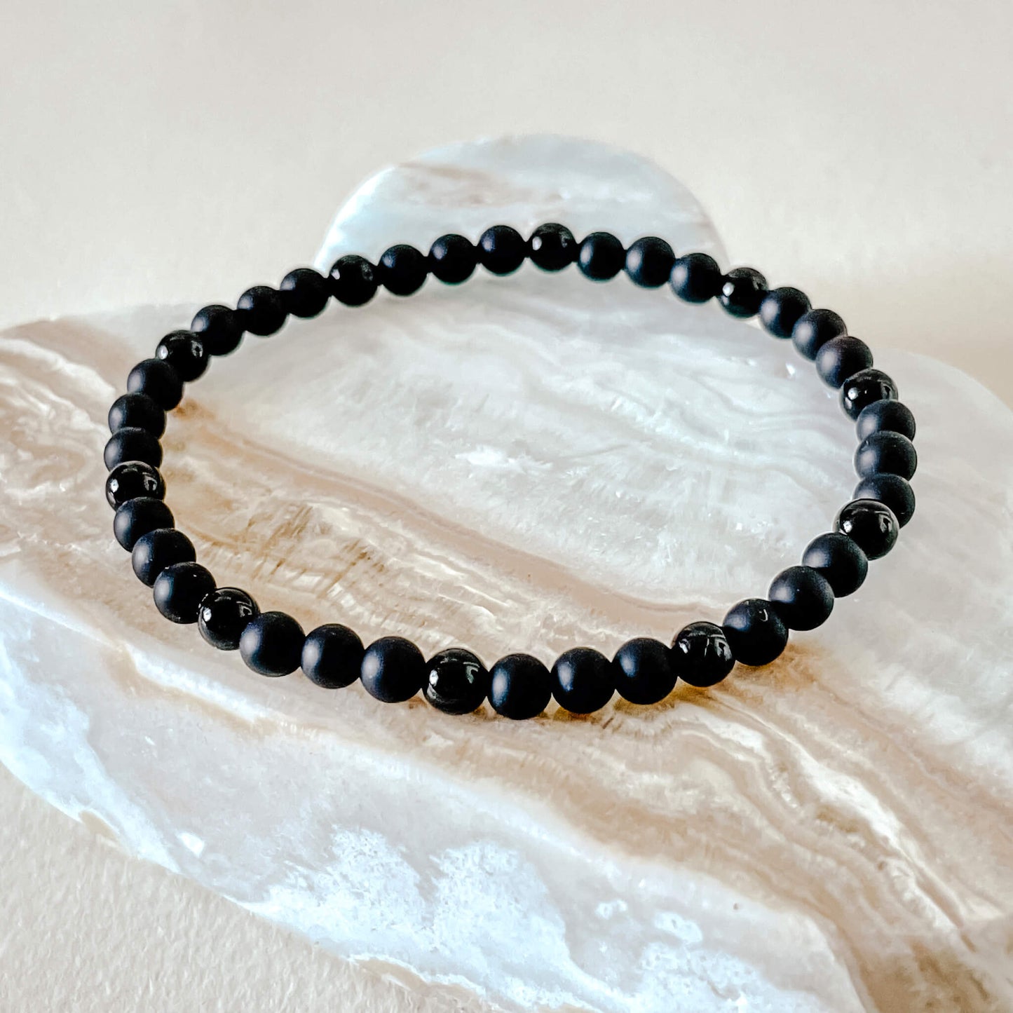 Dainty black onyx bracelet - NicteShop