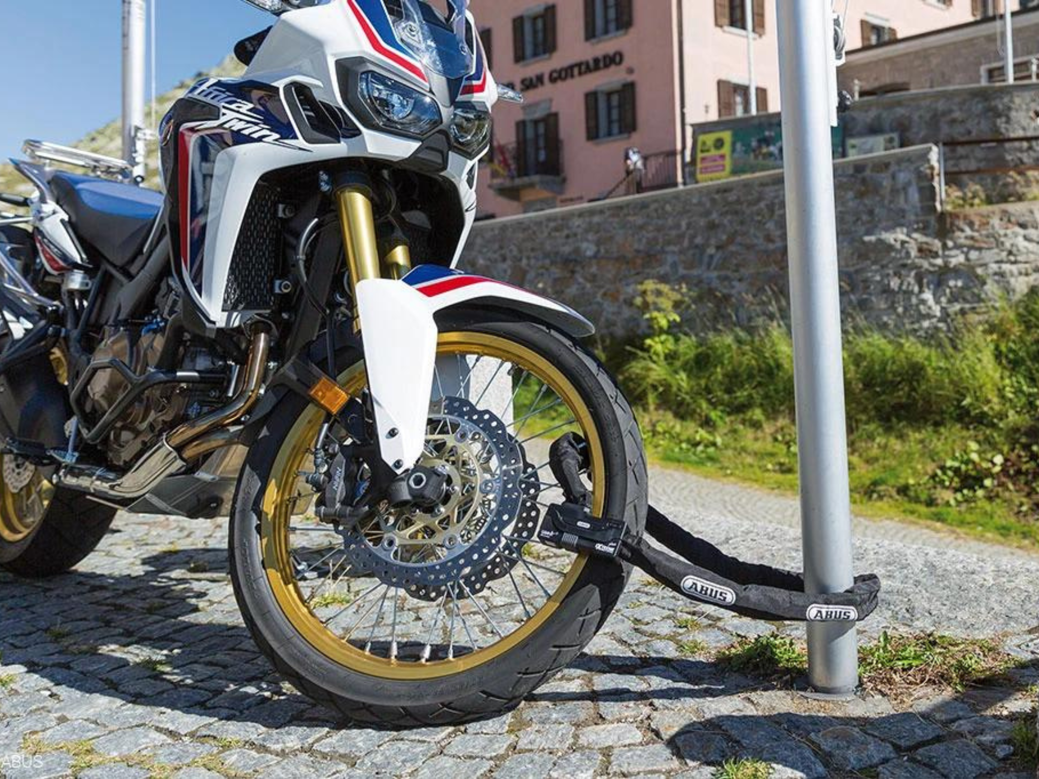 I 10 antifurti per moto più utilizzati del 2023 – EasyBlock SRL