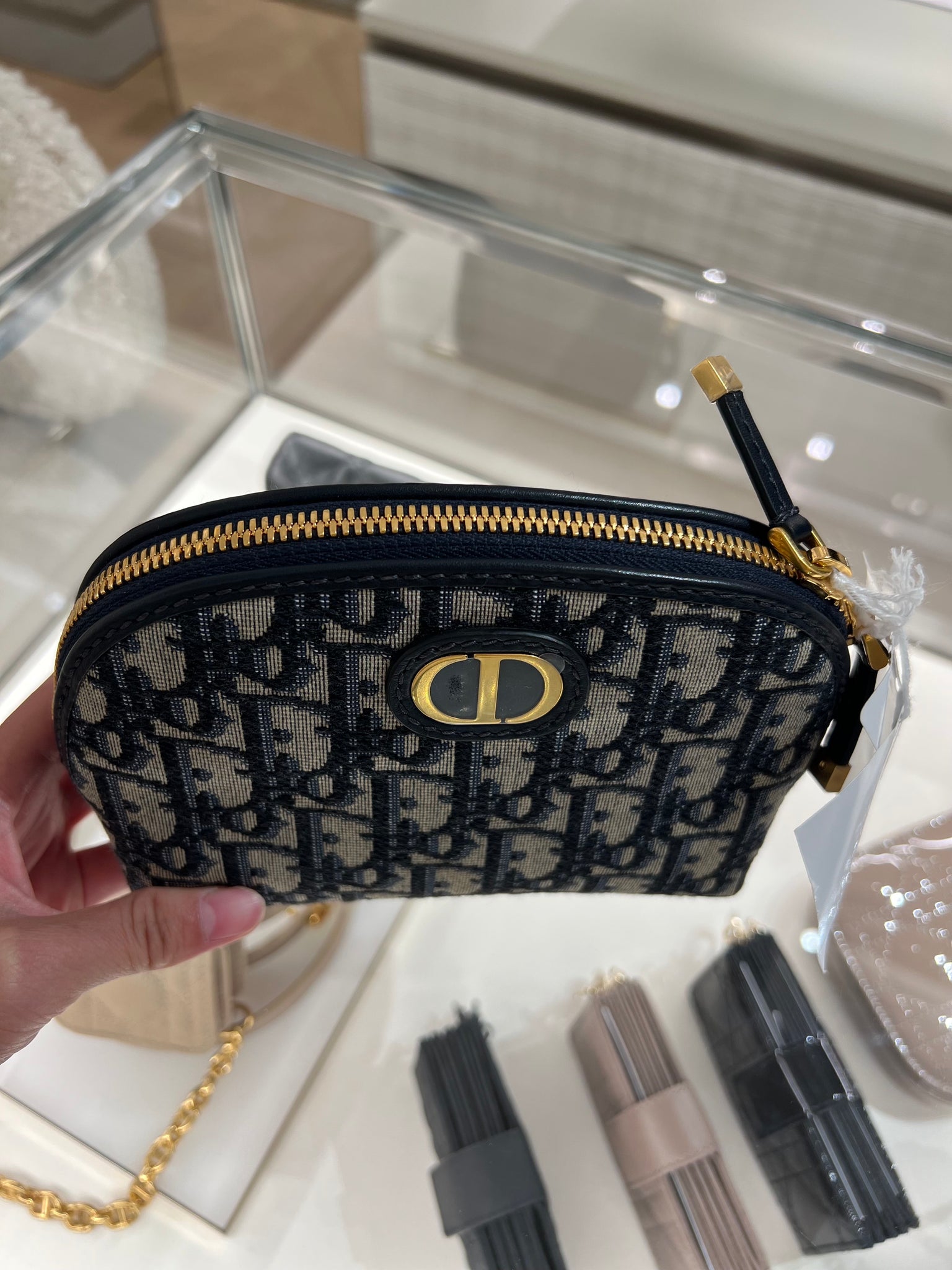 Christian Dior Medium 30 montaigne beauty pouch (S2124UTZQ_M928)