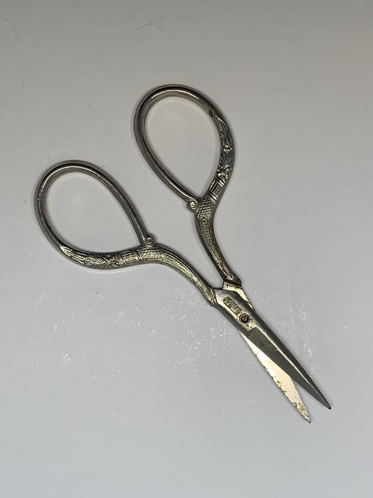 Vintage 4 1/8” Small Embroidery Scissors