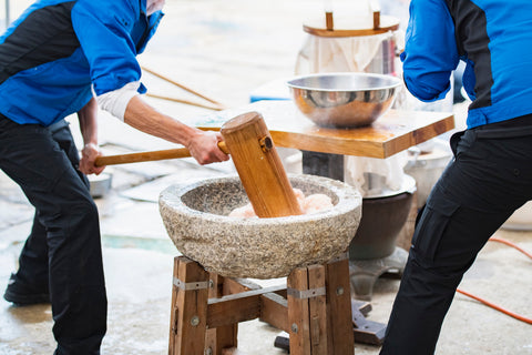 Mochi pounding