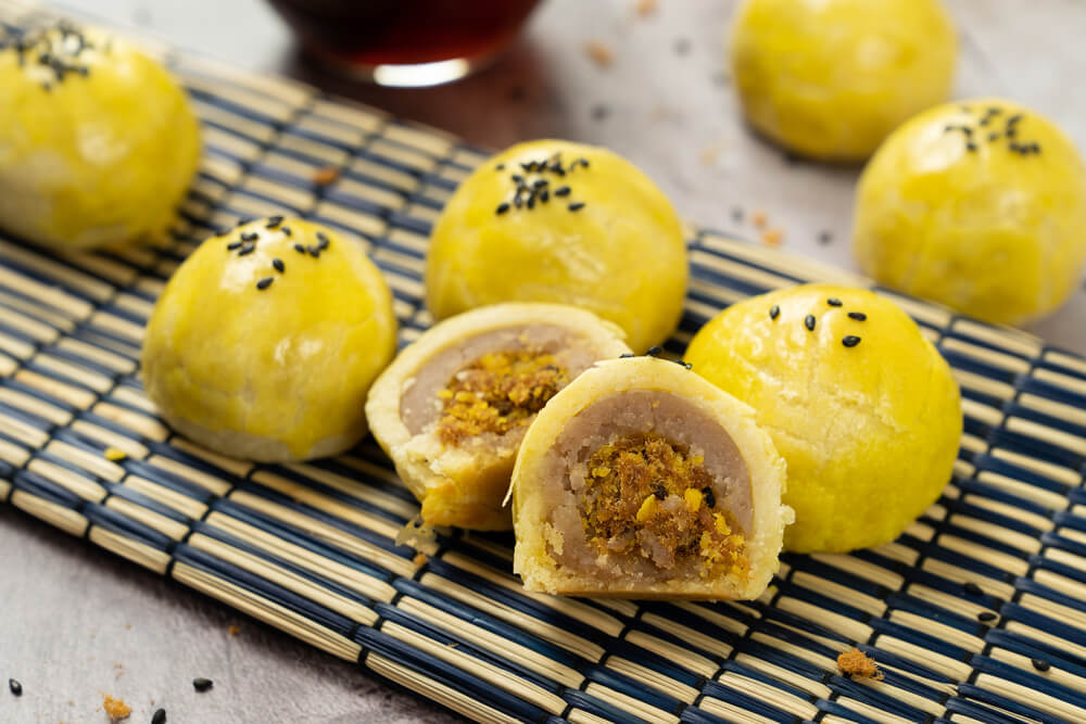 Shanghai yam and pork floss mooncake