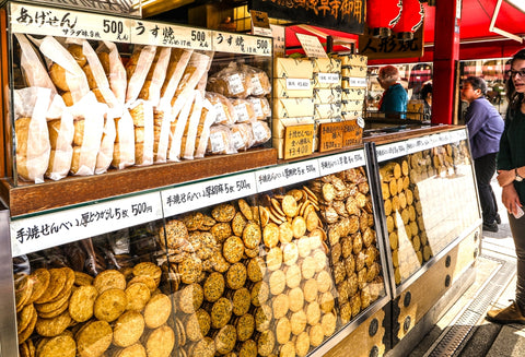 Store selling different types of senbei