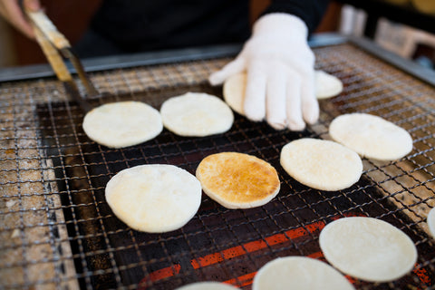 Making senbei