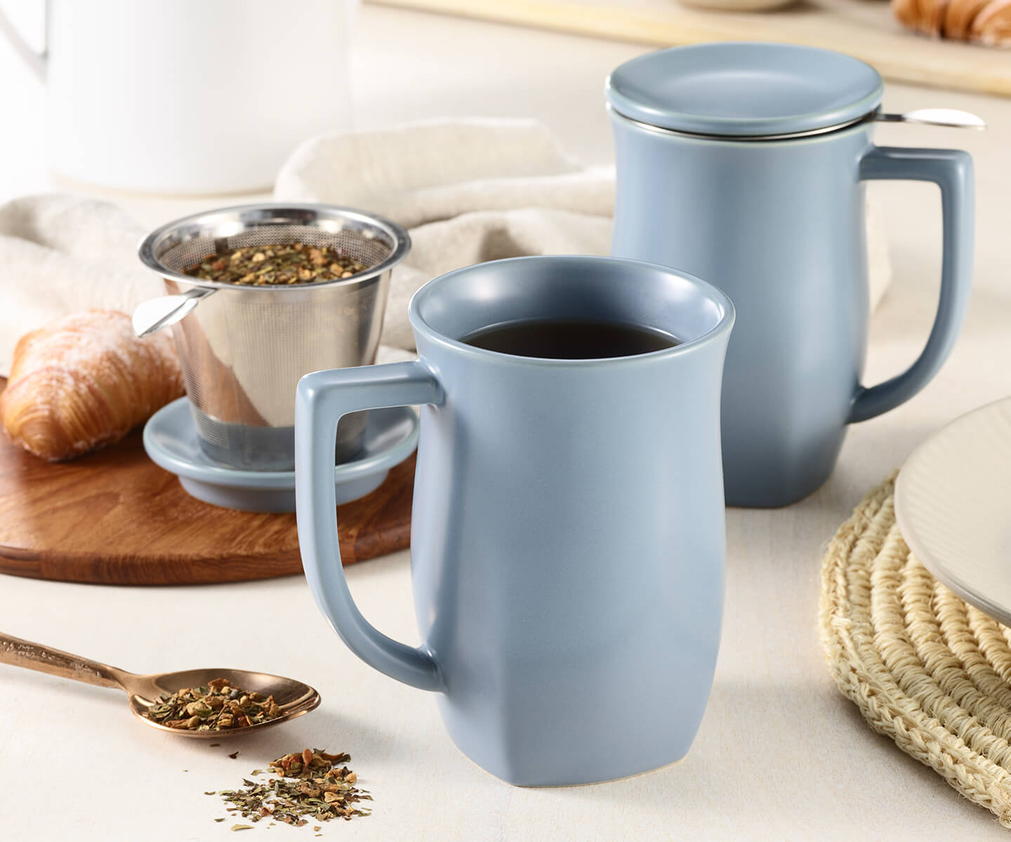 Fiore Steeping Cup with loose tea and breakfast items