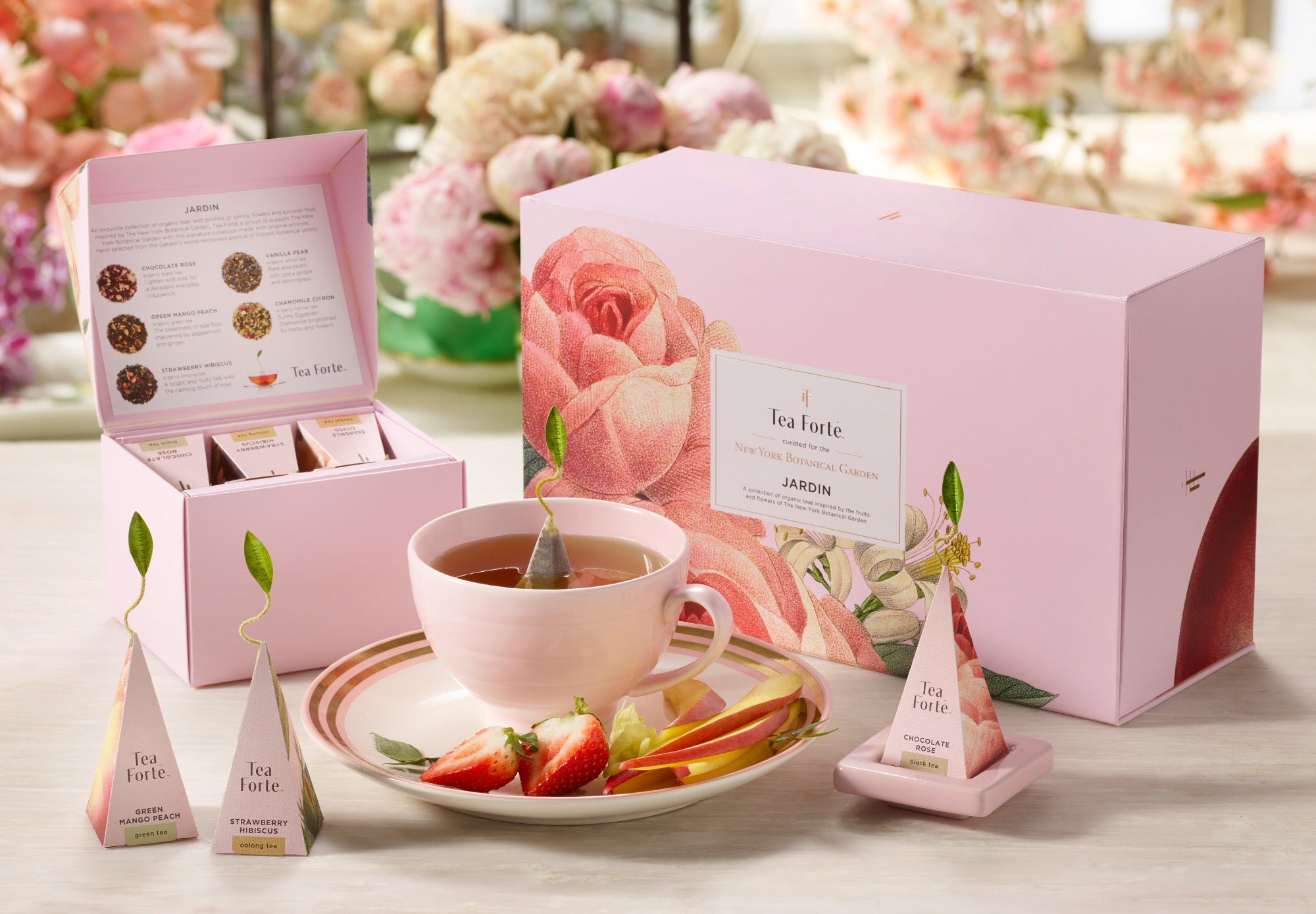 Jardin Gift Set with cup of tea and box.