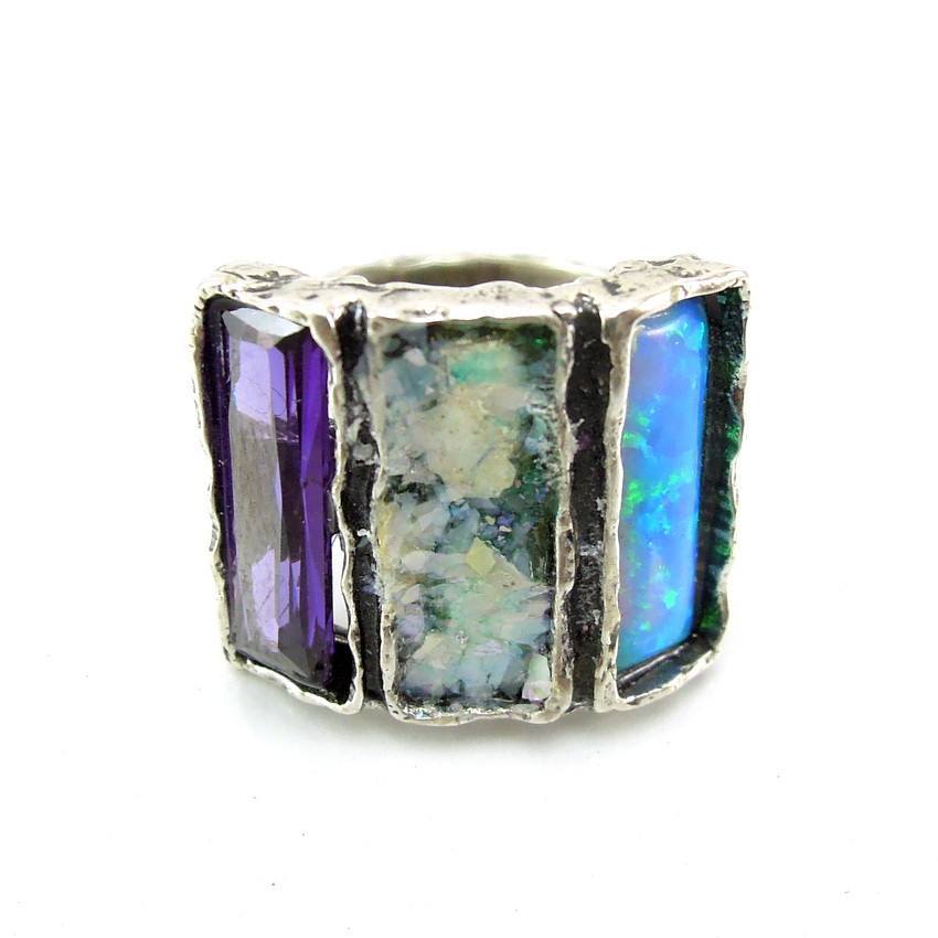 Se Unika ring med lilla Zirkon, Opal og romersk glas, 53 (S) hos Niibuhr Jewelry