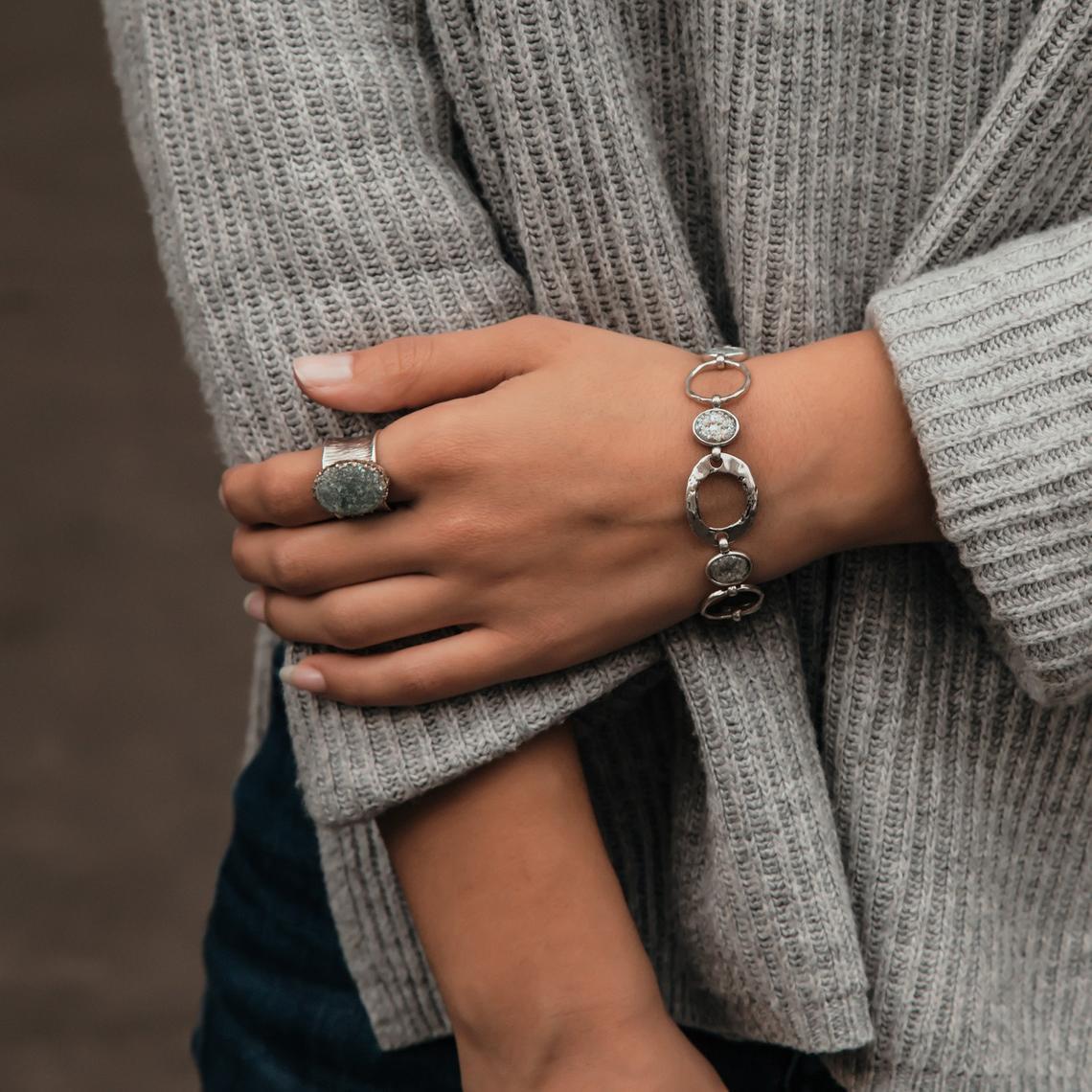 Billede af Armbånd med sølvringe og romersk glas