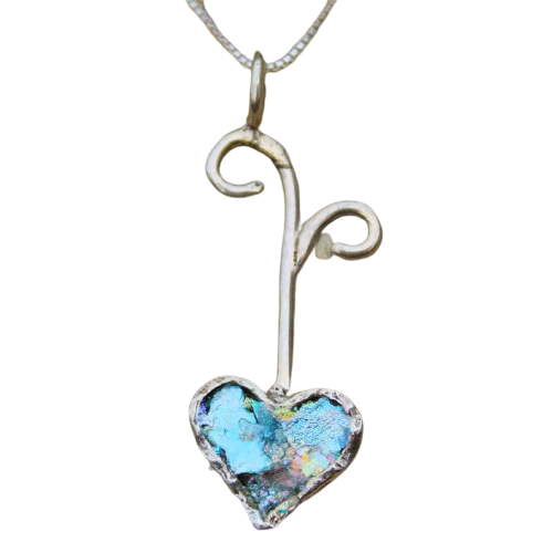Billede af Hjerteformet halskæde med krummelure og romersk glas