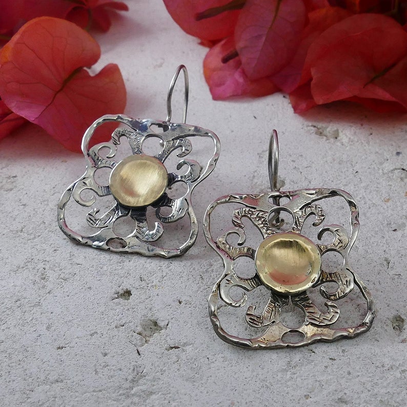 Sølv og guld øreringe med ornamenter