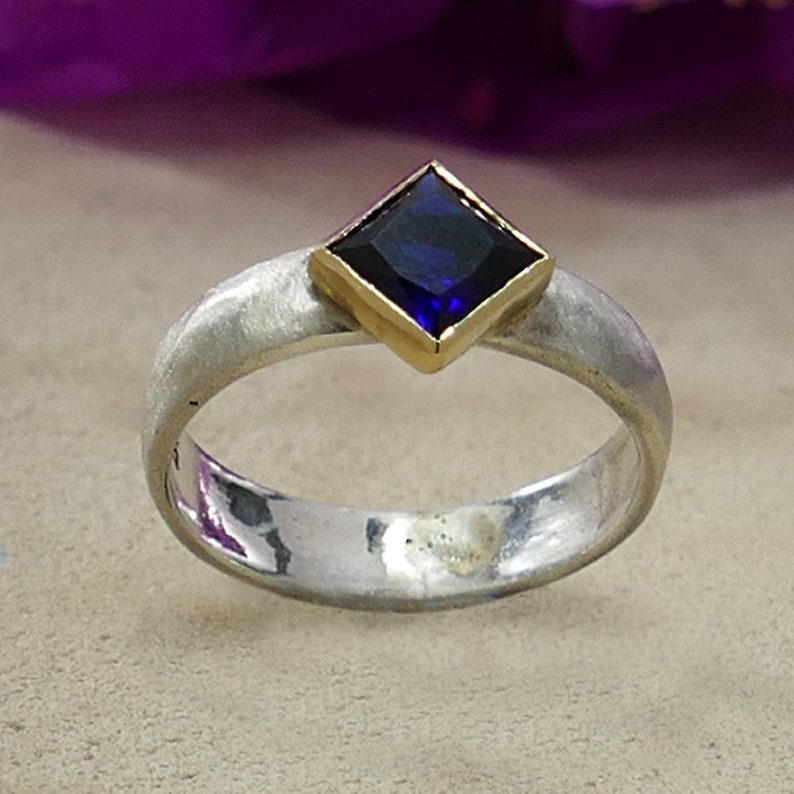 Sølvring med blå Safir smykkesten, 50