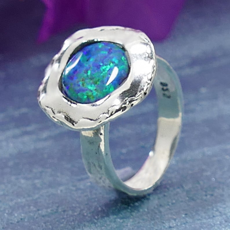 Rustik sølvring med blå Opal sten, 54