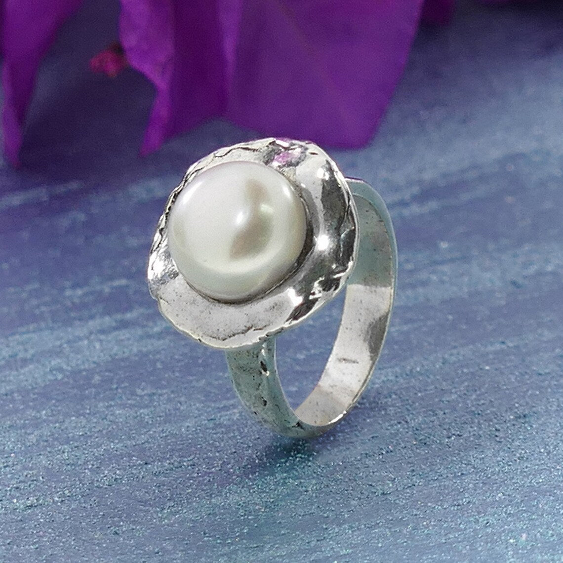 Rustik sølvring med stor hvid Perle, 54