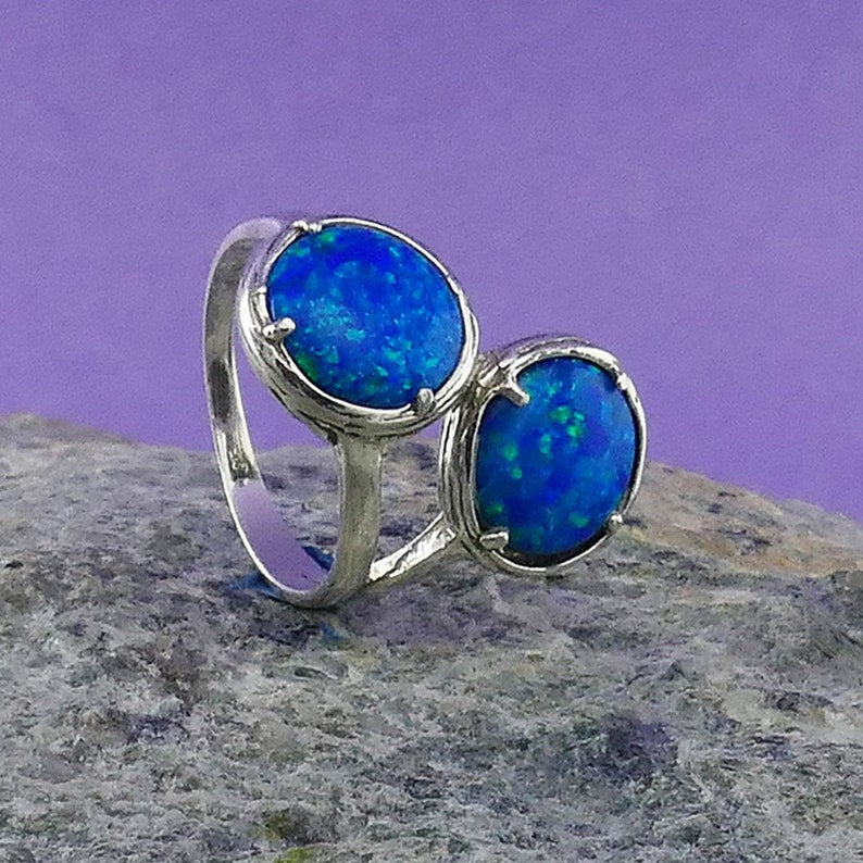 Sølvring med 2 x blå Opal sten, 51 (XS)