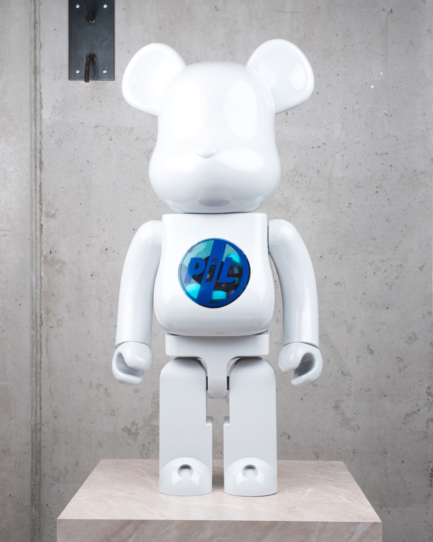 White Be@rbrick pil chrome version 1000% Sculptures - Medicom | LSTNR