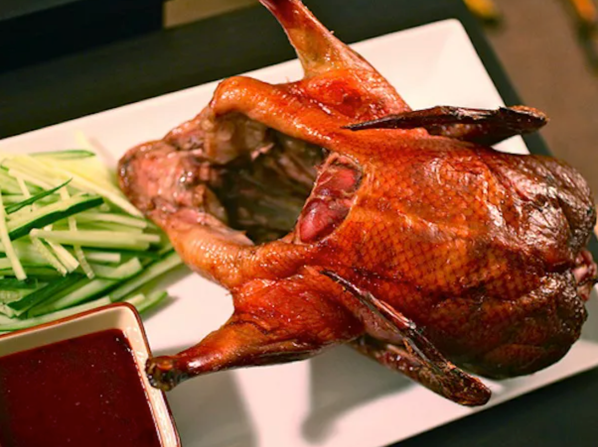 Где поесть утку. Peking Duck – «утка по-пекински». Утка по пекински в духовке. Пекинская утка в духовке. Утка пекинская запеченные.