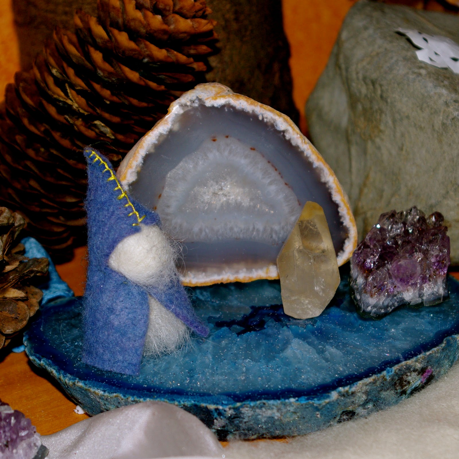 waldrof-winter-nature-table-crystal-gnome