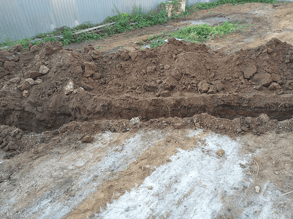Main sewer pipe trench 03