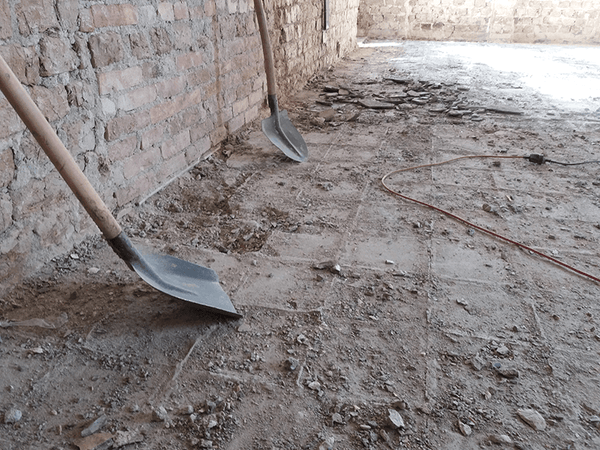 Old floor tiles removal 04