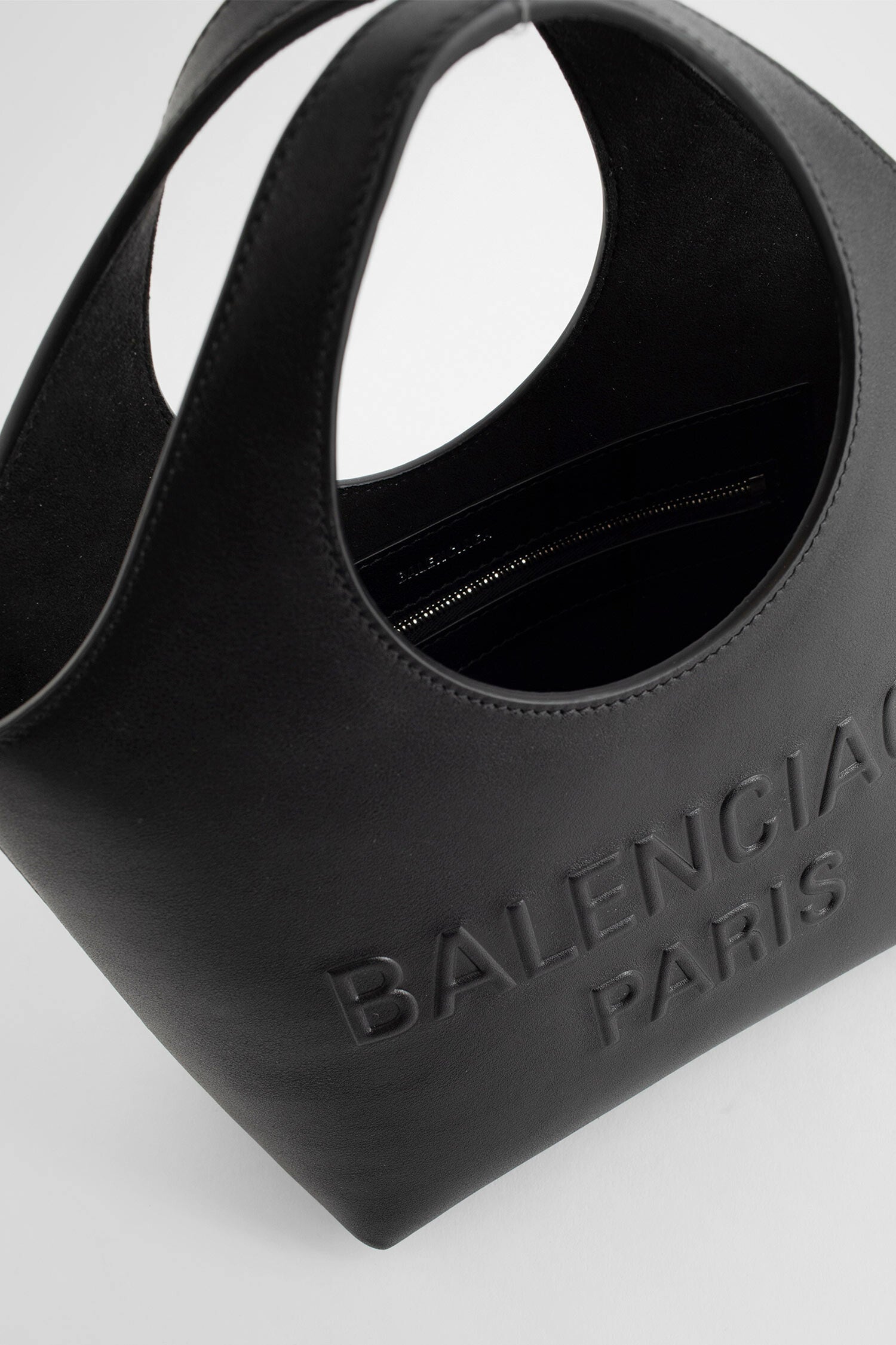 BALENCIAGA WOMAN BLACK TOTE BAGS