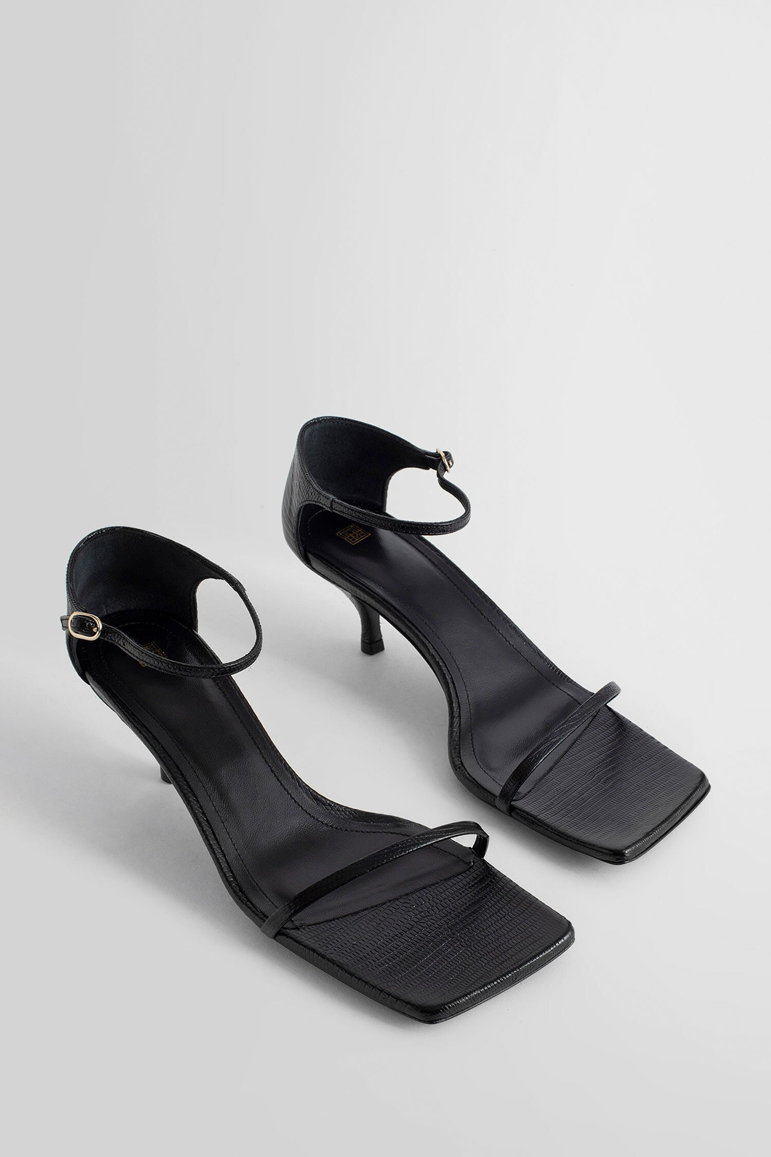 toteme T-Strap Sandal black grain *箱あり-