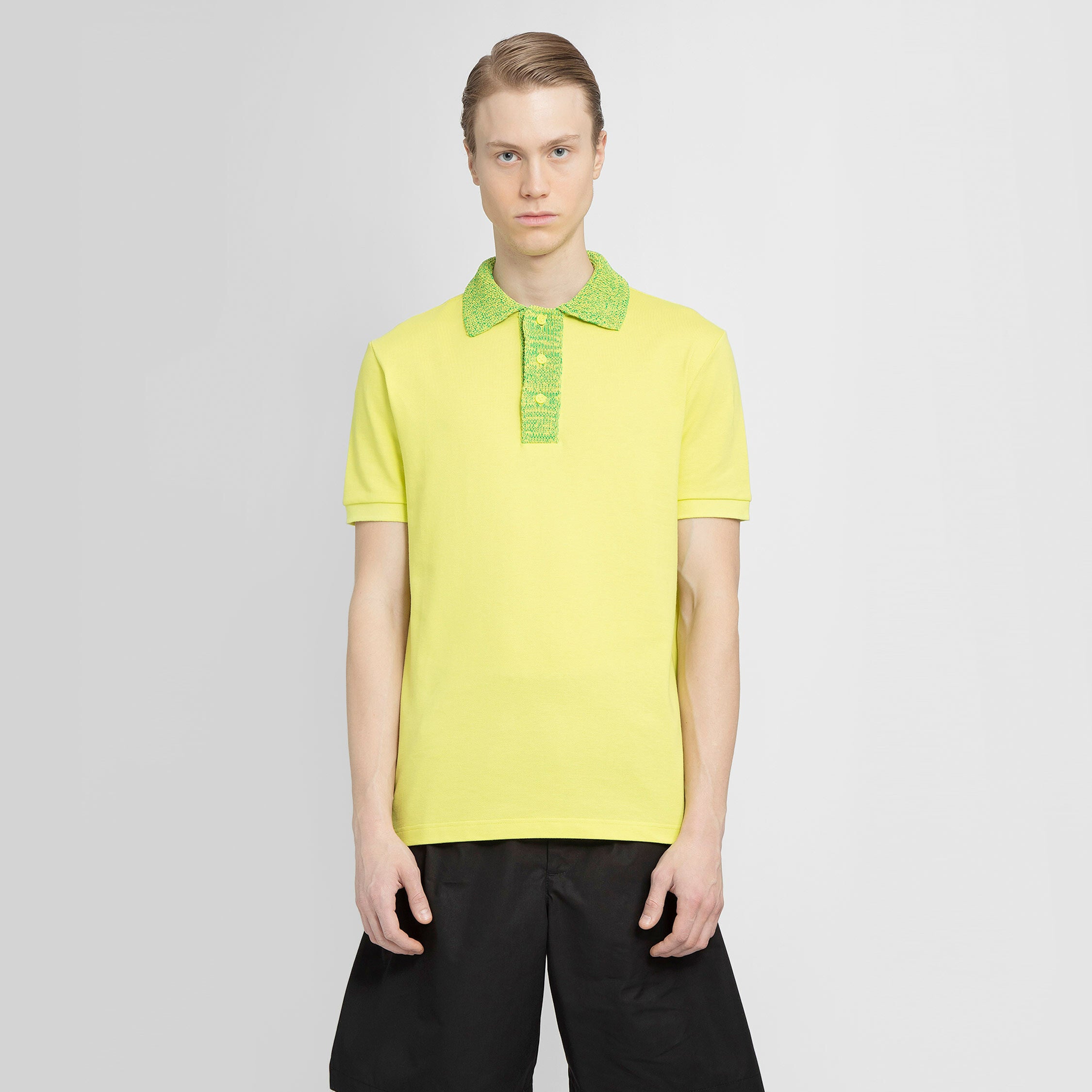 BOTTEGA VENETA MAN GREEN T-SHIRTS | The Hoxton Trend