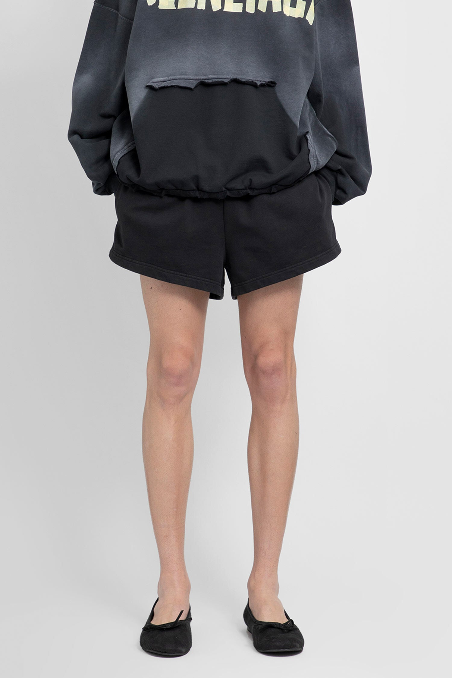 BALENCIAGA MAN BLACK SHORTS