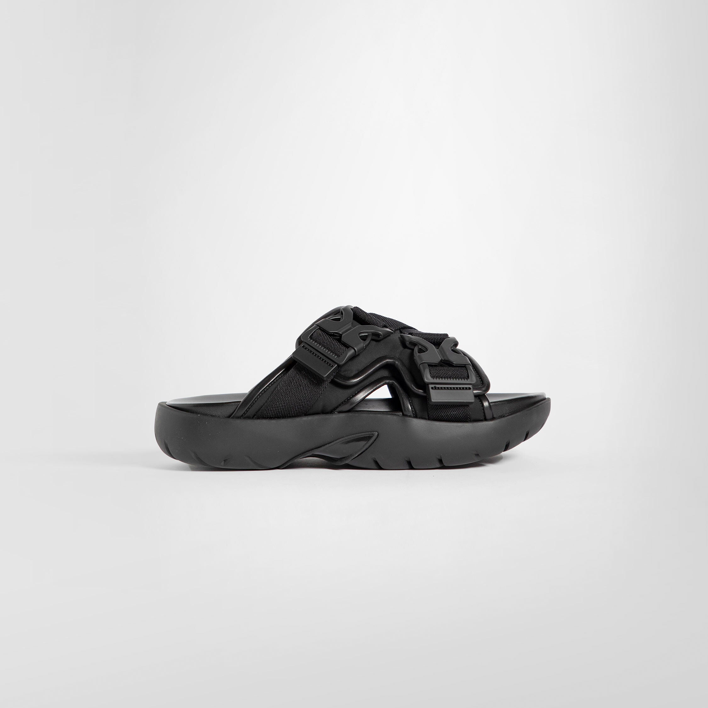 BOTTEGA VENETA MAN BLACK SLIDES