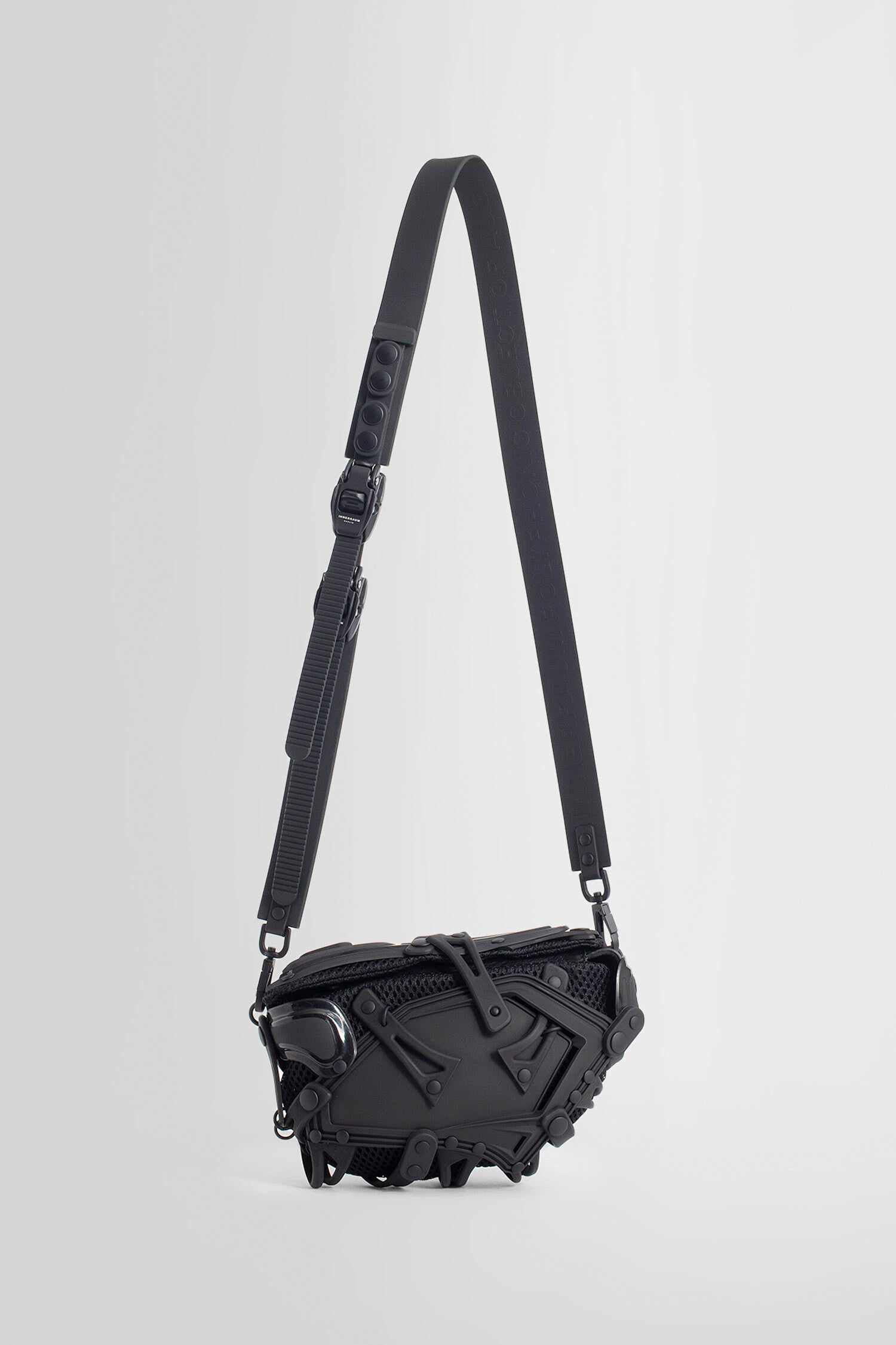 INNERRAUM UNISEX BLACK SHOULDER BAGS