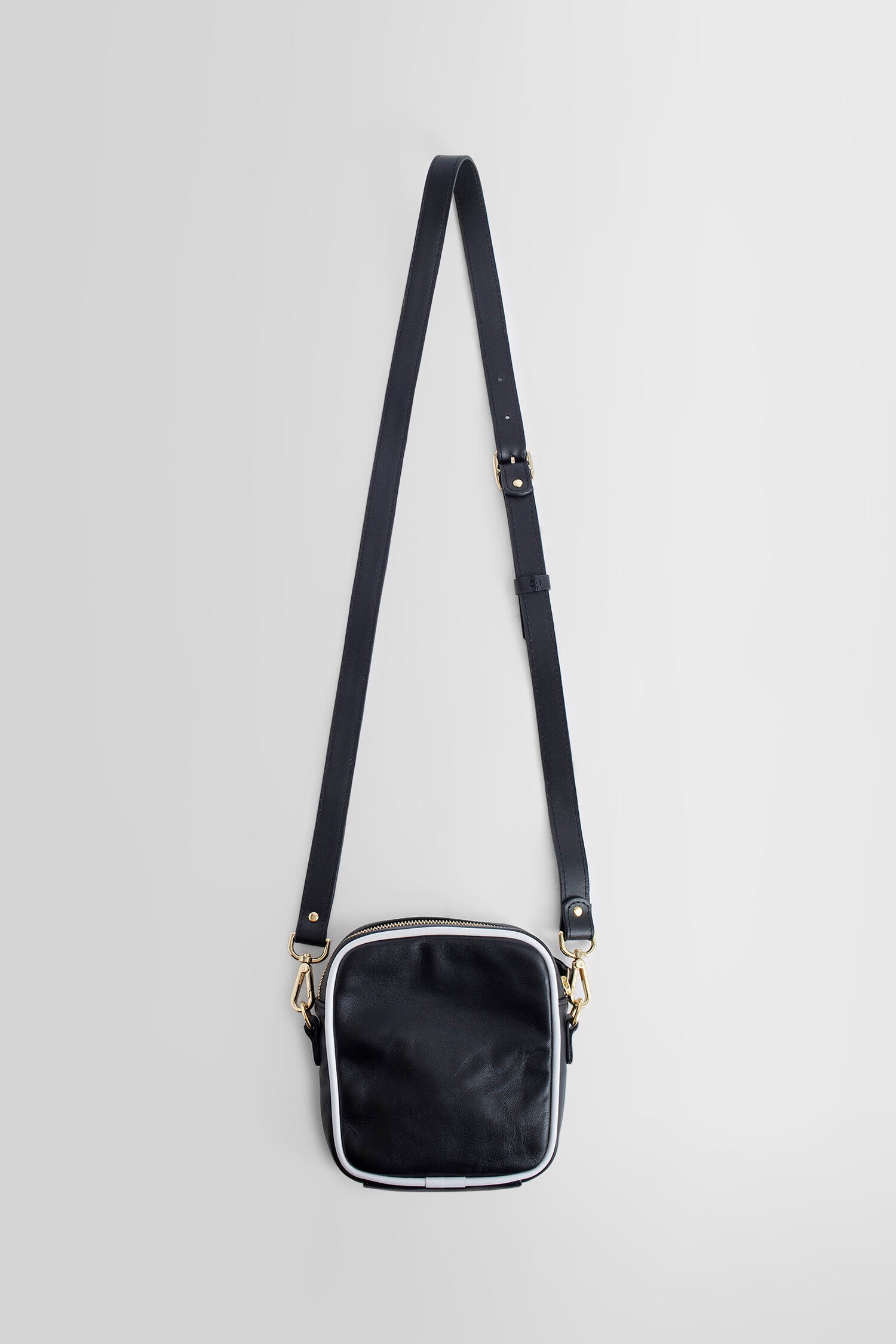 ERNEST W. BAKER MAN BLACK SHOULDER BAGS