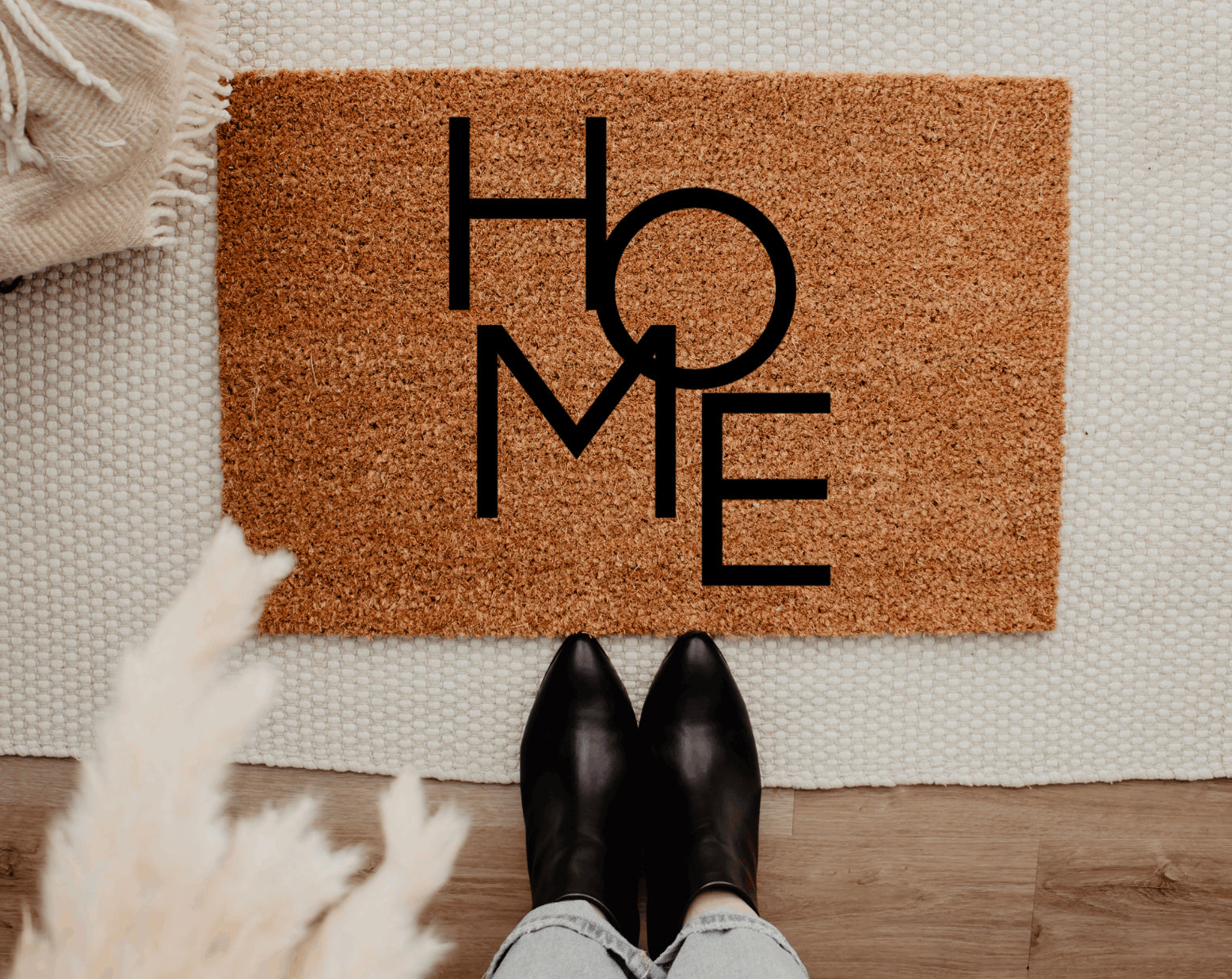 Sweet Home Doormat And Door Stock Illustration - Download Image Now -  Doormat, Domestic Life, Welcome Sign - iStock