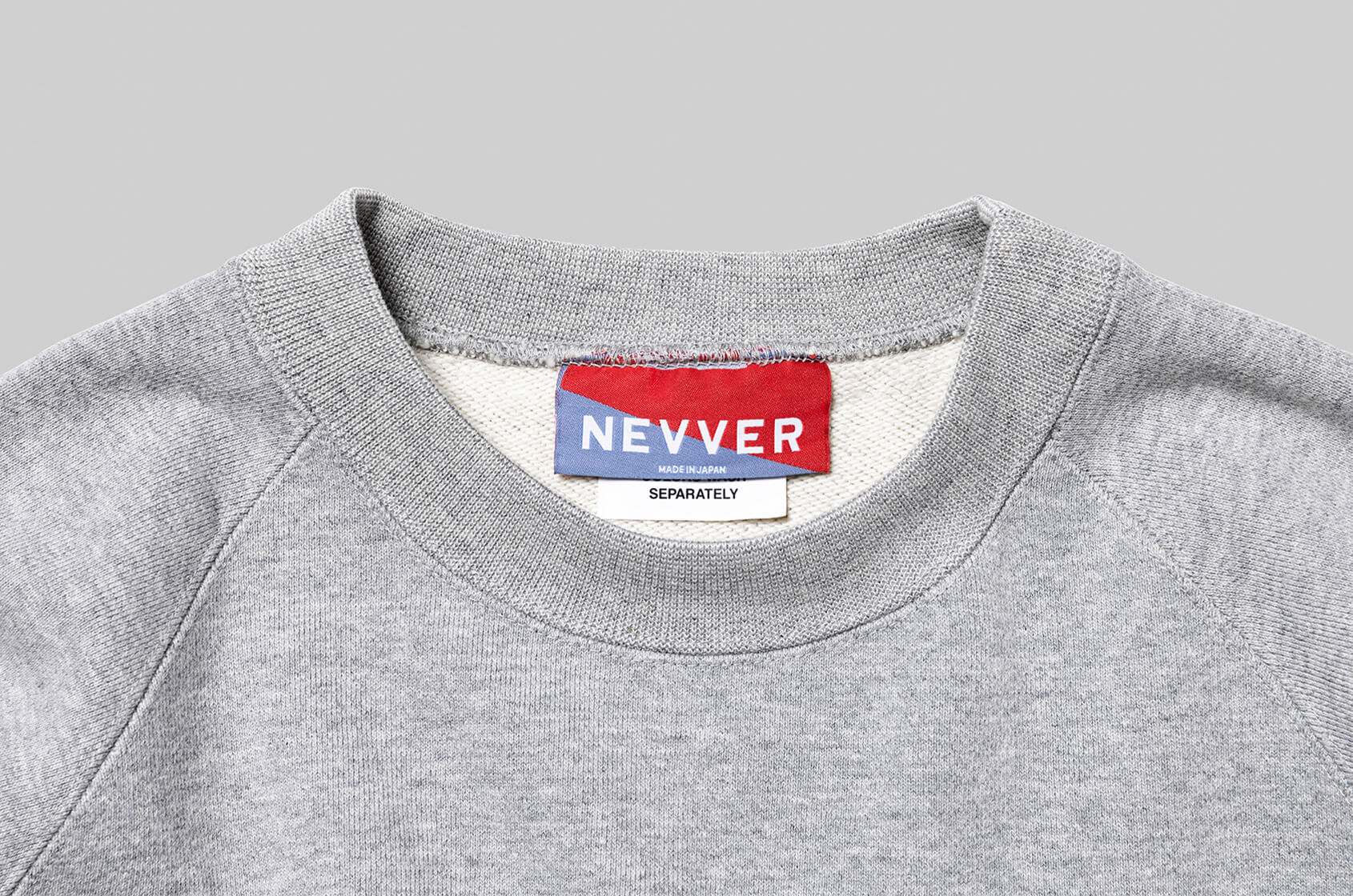 nevver × BROCHURE CREW NECK SWEATER | sindimov-mg.com.br