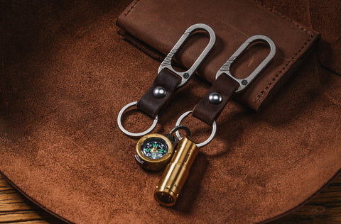 KM02 TITANIUM ALLOY KEYCHAIN CLIP WITH LEATHER
