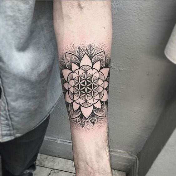 Tatouage fleur de vie mandala pour homme